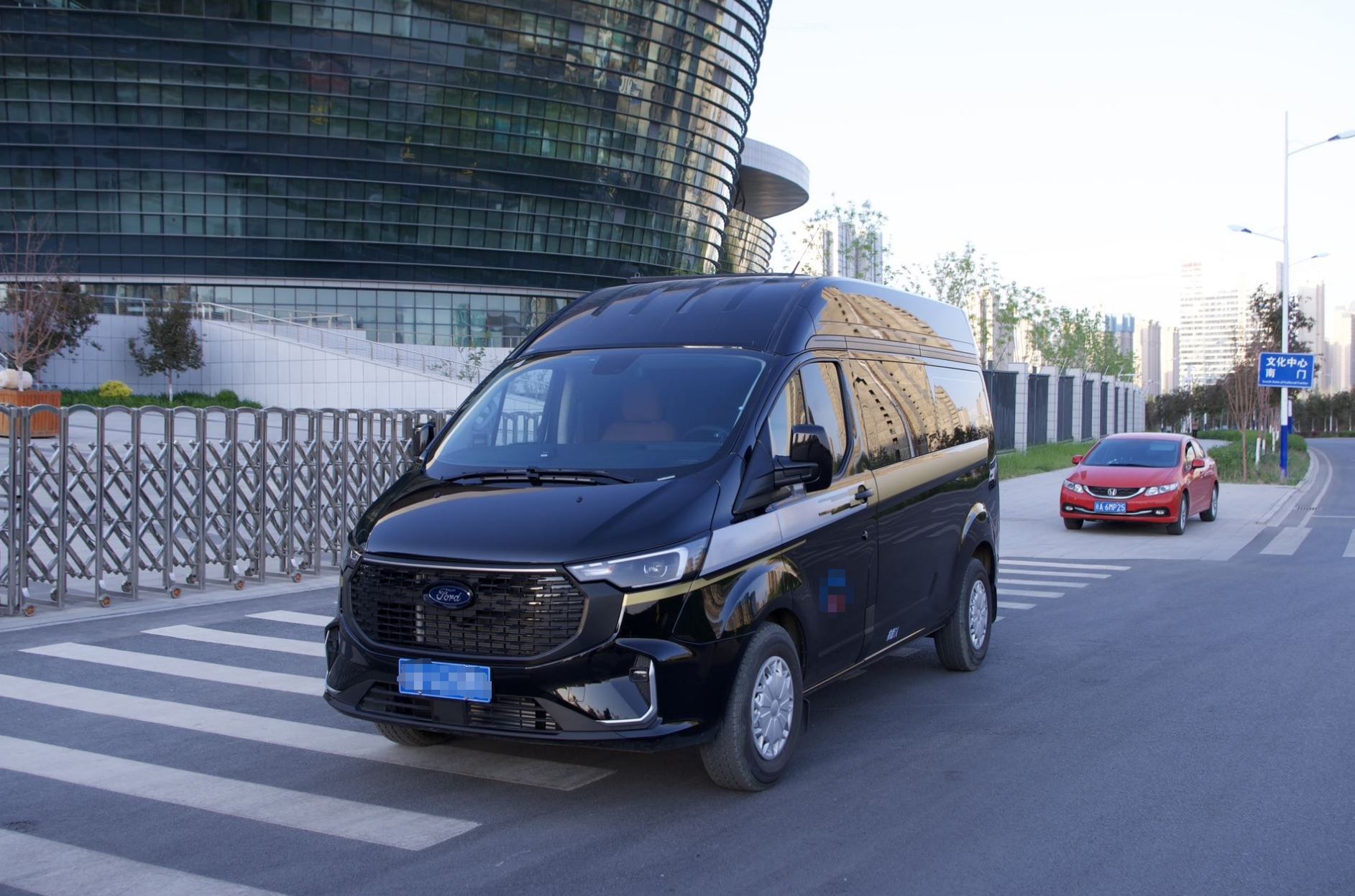 新疆旅遊定製用車帶司機一天多少錢?探路者費用攻略與帶司機報價全解析 配圖10